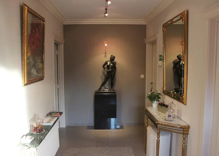 Vanloo Bed & Breakfast 2*